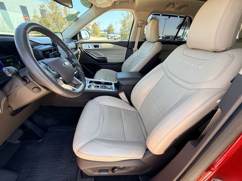 Used 2020 Ford Explorer Platinum w/ Premium Technology Package image 5