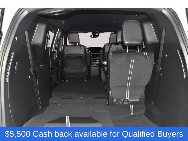 New 2026 Chrysler Pacifica Select FWD image 33