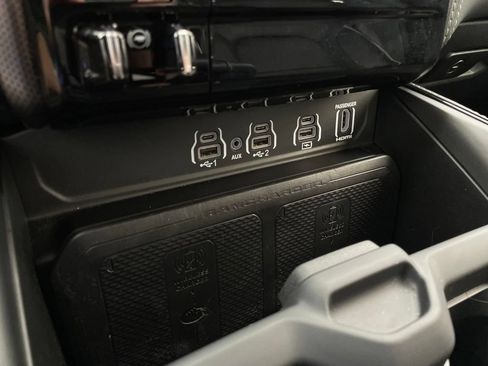 Used 2025 RAM 1500 Limited AWD/4WD image 19