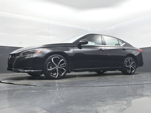 Certified 2025 Nissan Altima 2.5 SR FWD image 21