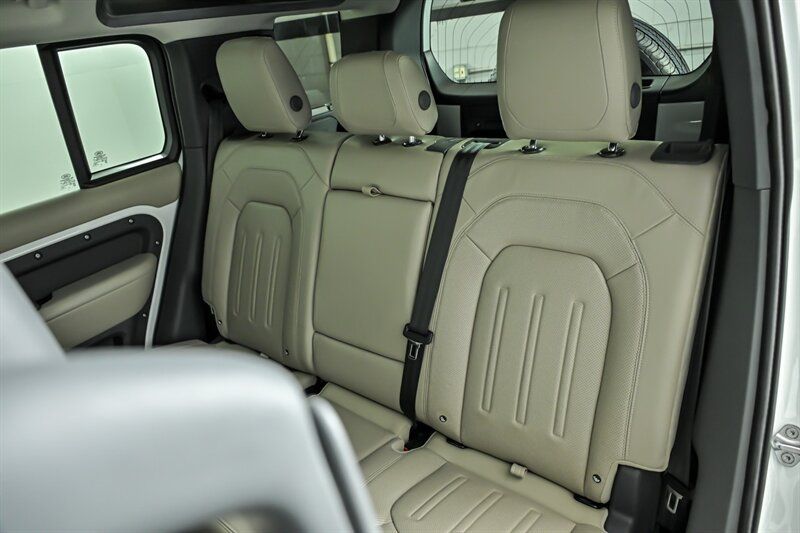 Used 2020 Land Rover Defender 110 HSE AWD/4WD image 18
