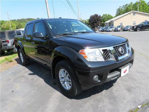Used 2018 Nissan Frontier SV image 1