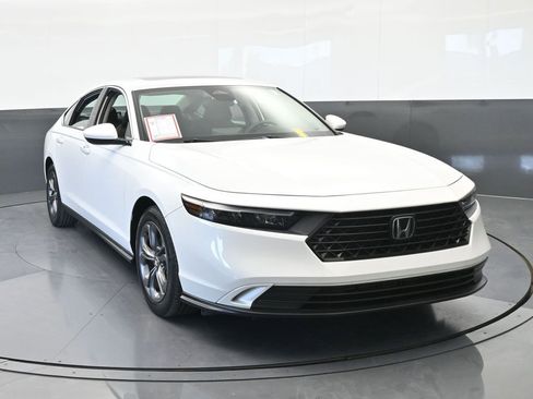 Used 2023 Honda Accord EX image 9