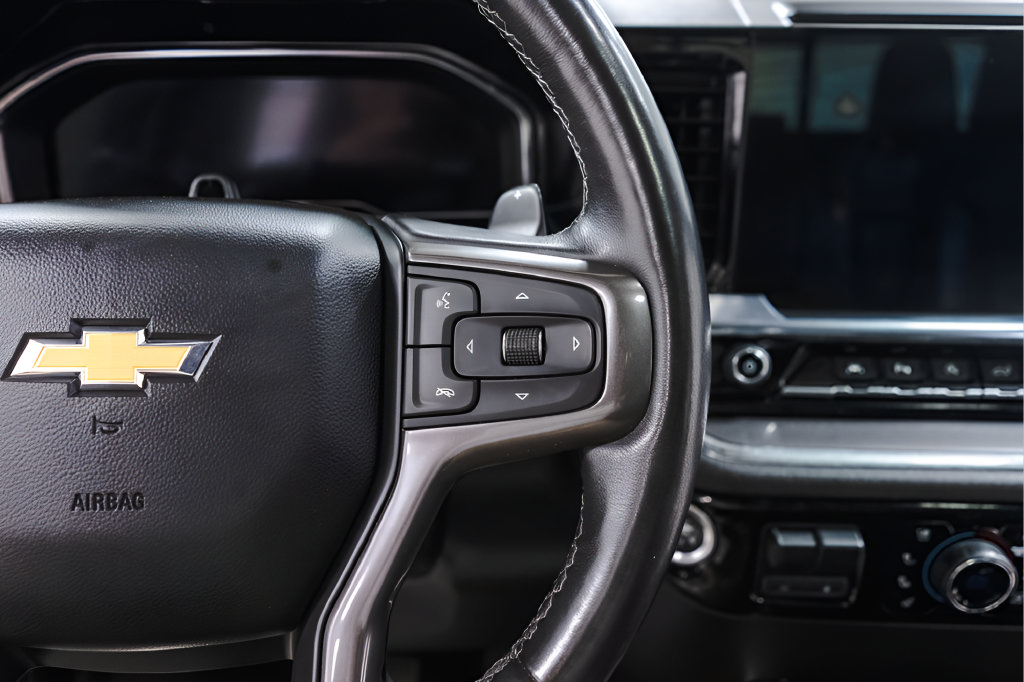 Used 2024 Chevrolet Silverado 1500 High Country AWD/4WD image 11