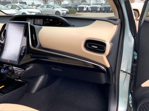 Used 2022 Toyota Prius Limited image 17
