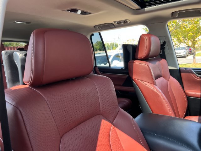 Used 2017 Lexus LX 570 4WD image 32
