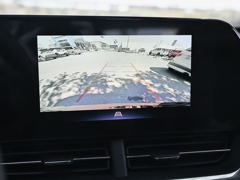 New 2026 Chevrolet Trax LT w/ Sunroof Package FWD image 25