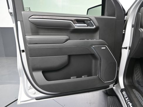 Used 2022 Chevrolet Silverado 1500 LTZ RWD image 11