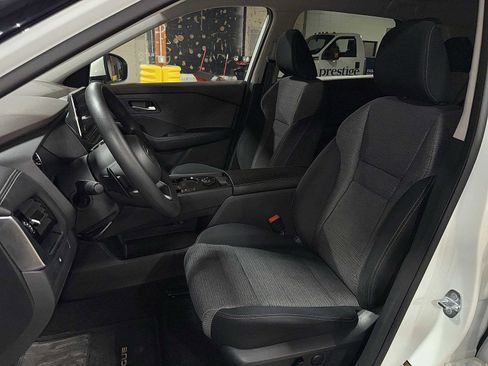 Used 2021 Nissan Rogue SV image 15