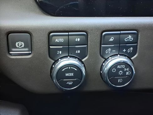 Used 2025 GMC Sierra 1500 SLT w/ SLT Premium Package image 12