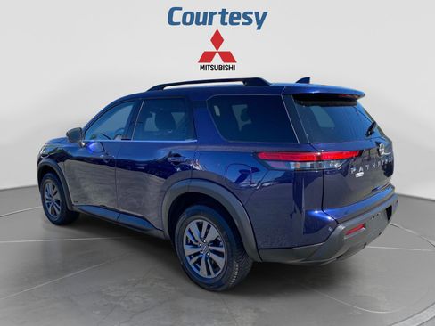 Used 2022 Nissan Pathfinder SV AWD/4WD image 3