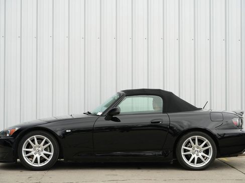 Used 2005 Honda S2000 image 9