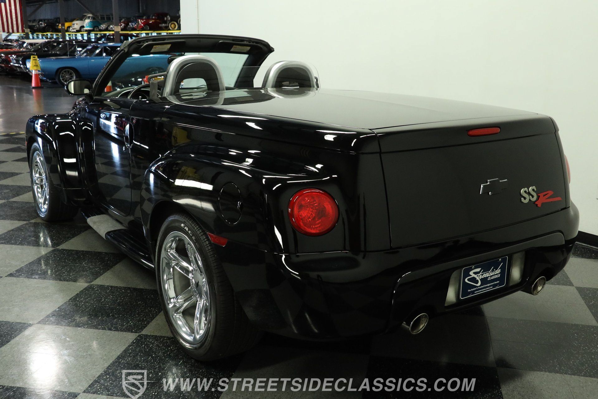 Used 2004 Chevrolet SSR w/ Preferred Equipment Group RWD image 8