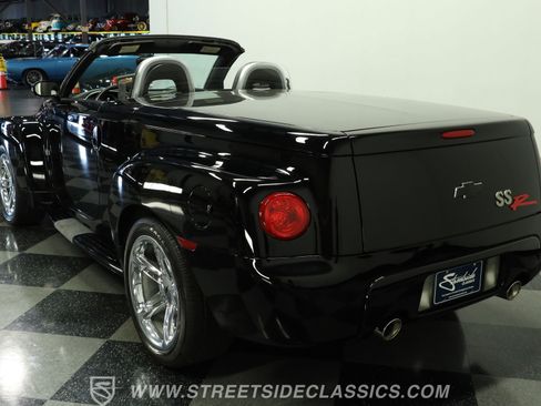 Used 2004 Chevrolet SSR w/ Preferred Equipment Group RWD image 8