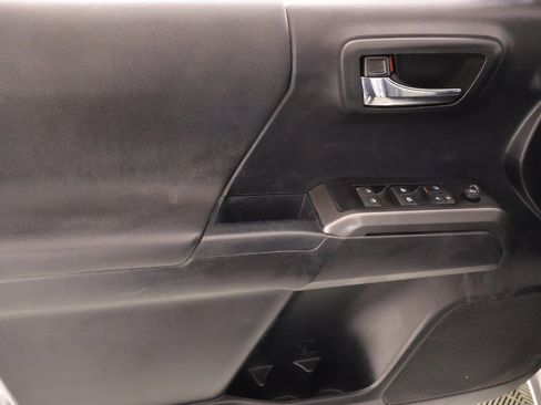 Used 2021 Toyota Tacoma TRD Off-Road image 15