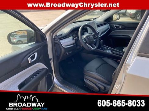 Used 2022 Jeep Compass Latitude image 12