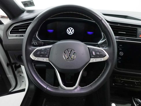 Used 2024 Volkswagen Tiguan SE w/ Panoramic Sunroof Package AWD/4WD image 16