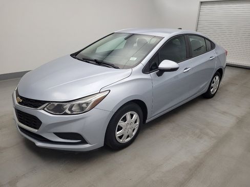 Used 2018 Chevrolet Cruze LS FWD image 2