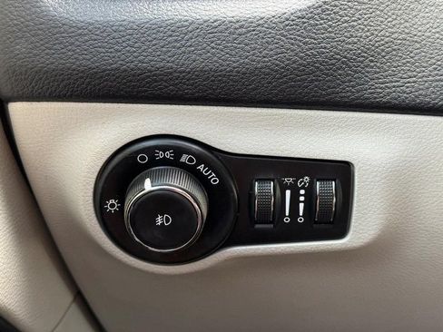 Used 2019 Jeep Compass Latitude w/ Popular Equipment Group FWD image 29