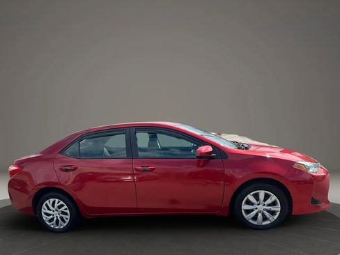 Used 2018 Toyota Corolla LE image 4