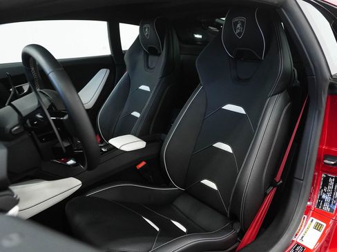 Used 2021 Lamborghini Huracan EVO image 15