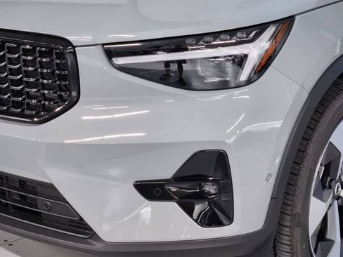 New 2026 Volvo XC40 B5 Plus w/ Protection Package Premier AWD/4WD image 12