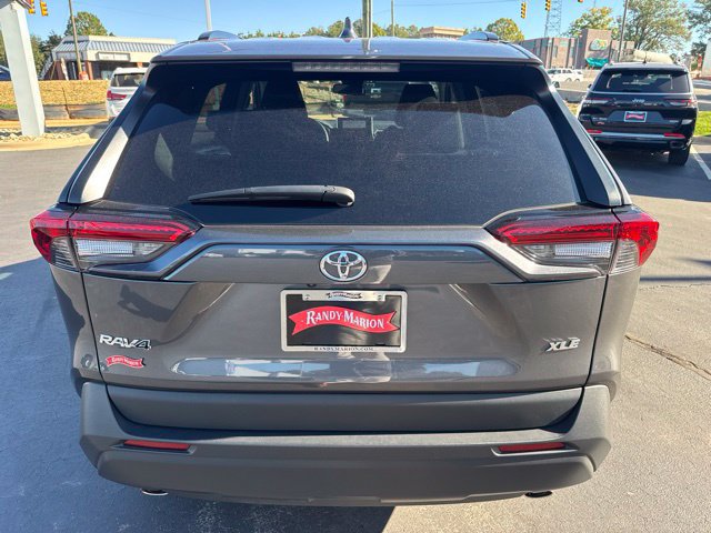 Used 2025 Toyota RAV4 XLE w/ Convenience Package FWD image 4
