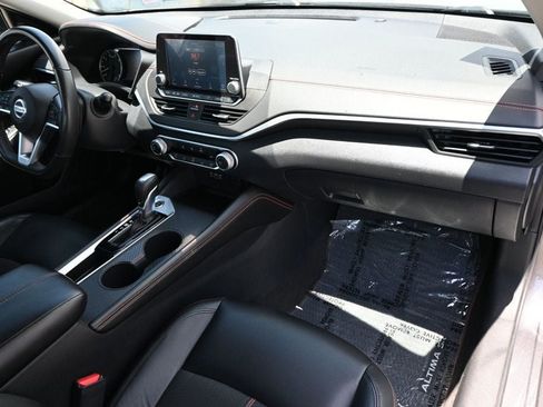 Used 2022 Nissan Altima 2.5 SR FWD image 12