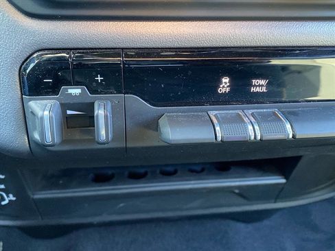 Used 2024 RAM 2500 Big Horn w/ Bed Utility Group image 10