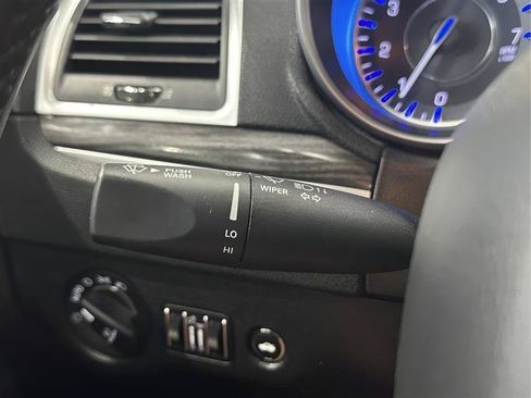 Used 2022 Chrysler 300 Touring L AWD/4WD image 13