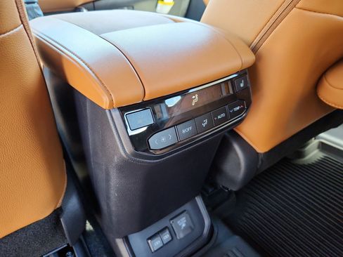 New 2026 Toyota Highlander Platinum AWD/4WD image 10