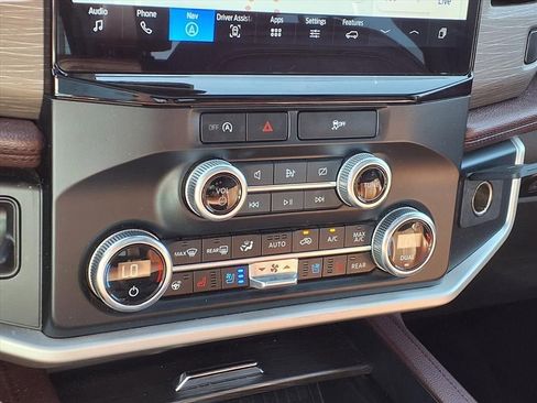 Used 2024 Ford Expedition Limited image 14