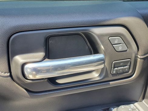 Used 2022 GMC Sierra 3500 Denali w/ Denali Ultimate Package AWD/4WD image 18