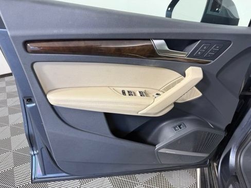 Used 2019 Audi Q5 2.0T Premium Plus w/ Premium Plus Package AWD/4WD image 11