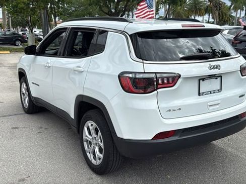 Used 2024 Jeep Compass Latitude AWD/4WD image 5