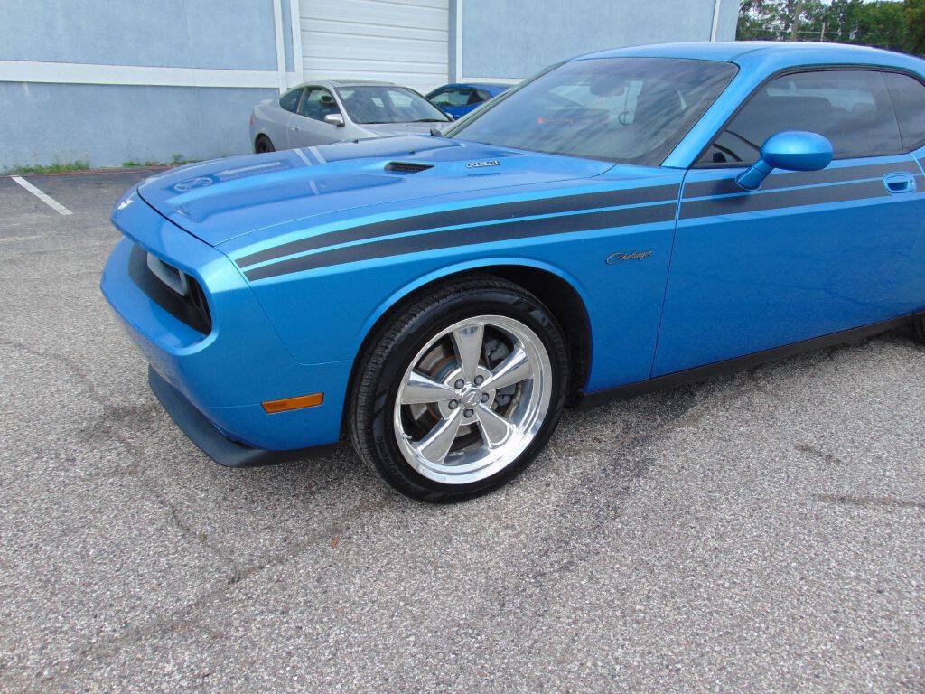 Used 2009 Dodge Challenger R/T RWD image 4