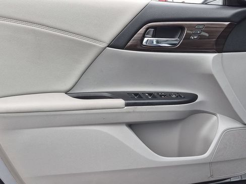 Used 2017 Honda Accord EX-L image 23