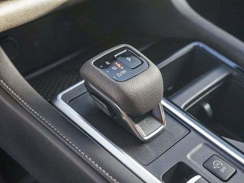 Used 2024 Nissan Pathfinder SL image 18