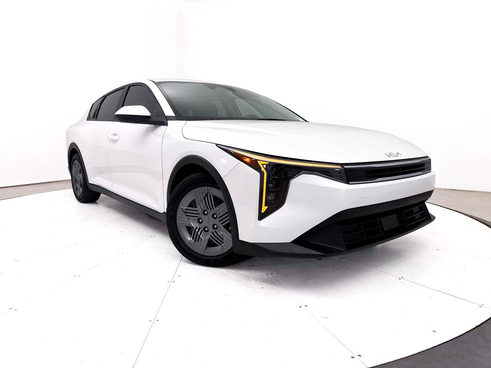 Used 2025 Kia K4 FWD image 1