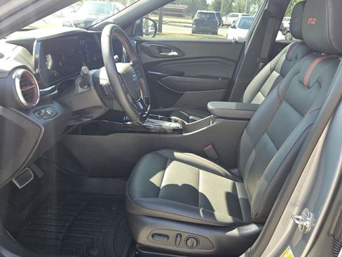 Used 2025 Chevrolet Trax RS w/ Driver Confidence Package image 3