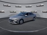 Used 2024 Hyundai Elantra SE image 3