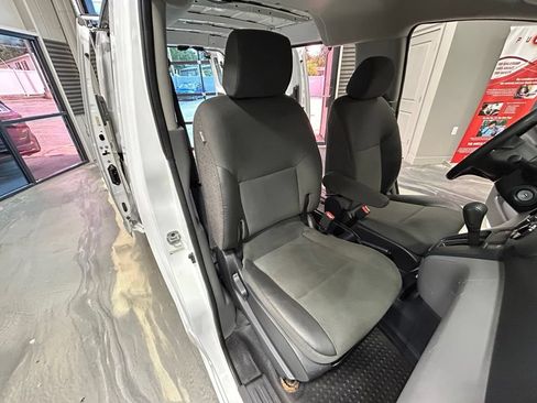 Used 2015 Nissan NV200 SV w/ Back Door Glass Package FWD image 4