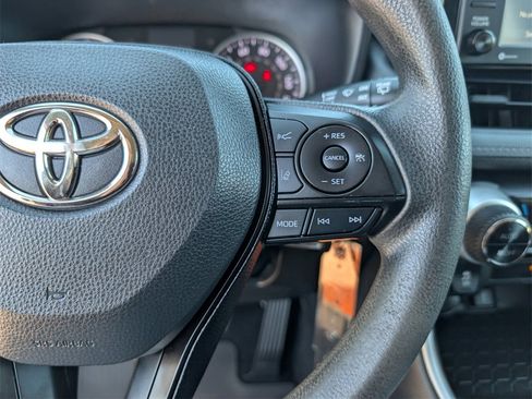 Used 2021 Toyota RAV4 LE image 12