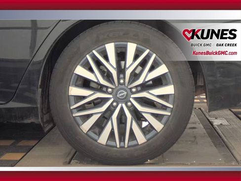 Used 2024 Nissan Altima 2.5 SV image 12