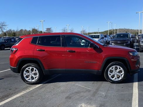 Used 2024 Jeep Compass Sport image 9