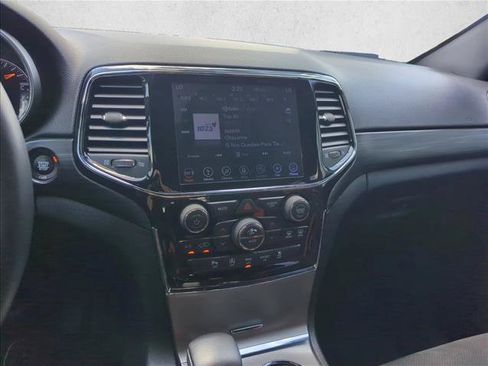Used 2019 Jeep Grand Cherokee Altitude RWD image 9