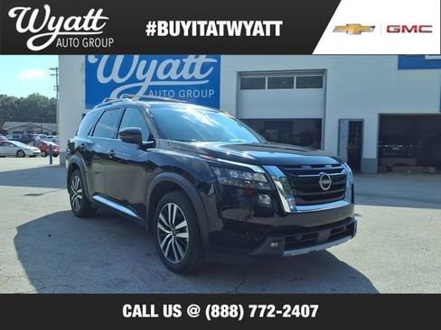 Used 2025 Nissan Pathfinder Platinum w/ Cargo Package AWD/4WD image 1