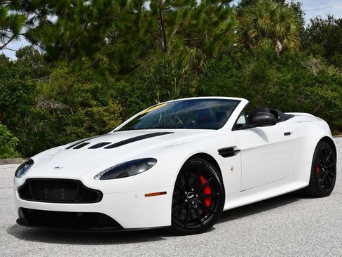 Used 2017 Aston Martin V12 Vantage S RWD image 19