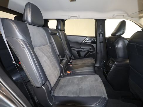 Used 2025 Mitsubishi Outlander SE AWD/4WD image 26