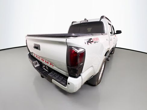 Used 2022 Toyota Tacoma TRD Sport w/ Technology Package image 4